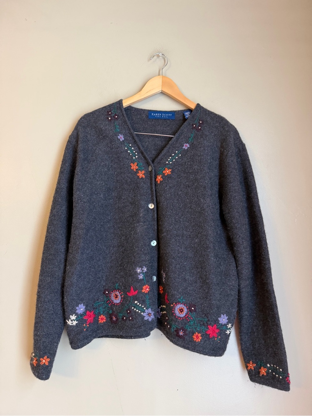 Vintage Karen Scott 100% Pure Wool Floral Embroidered Gray Cardigan Size Large